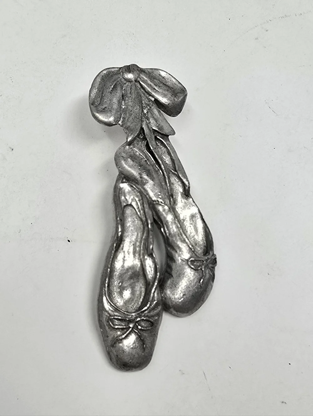 Vtg 1985 signed Seagull pewter Canada ballet‎ slippers brooch dancer figural